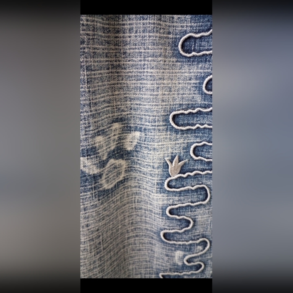 ⭐️ Adorable PAW Print Stylish Blue Flared Women Jeans Sz 31 - Picture 4 of 8